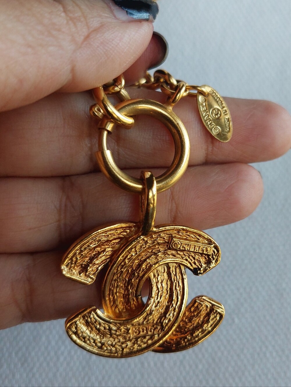 Authentic Chanel Necklace w Interlocking Logo w Box - Picture 6 of 11